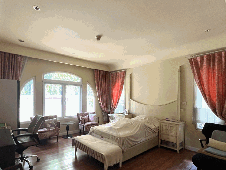 House with Shared Pool in Bangnatrad 